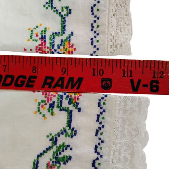 ✨ Retro 🌲 Christmas Cross Stitch Doilies – Handmade Vintage Flour Sack Linens - Picture 6 of 15